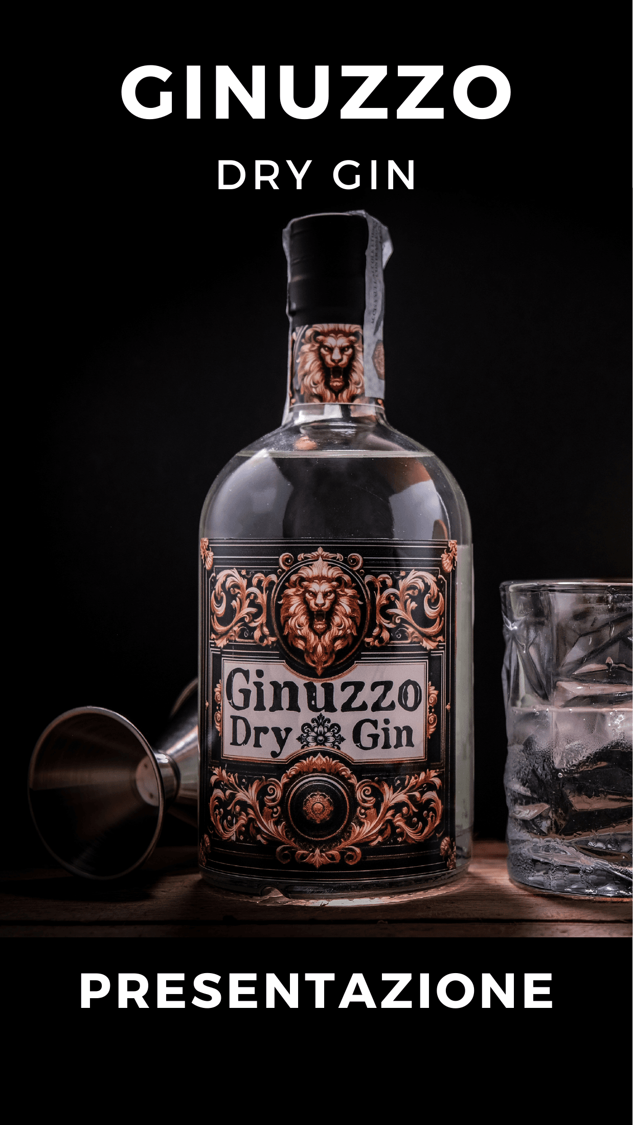 Bottiglia di Ginuzzo Dry Gin con bicchiere colmo di ghiaccio